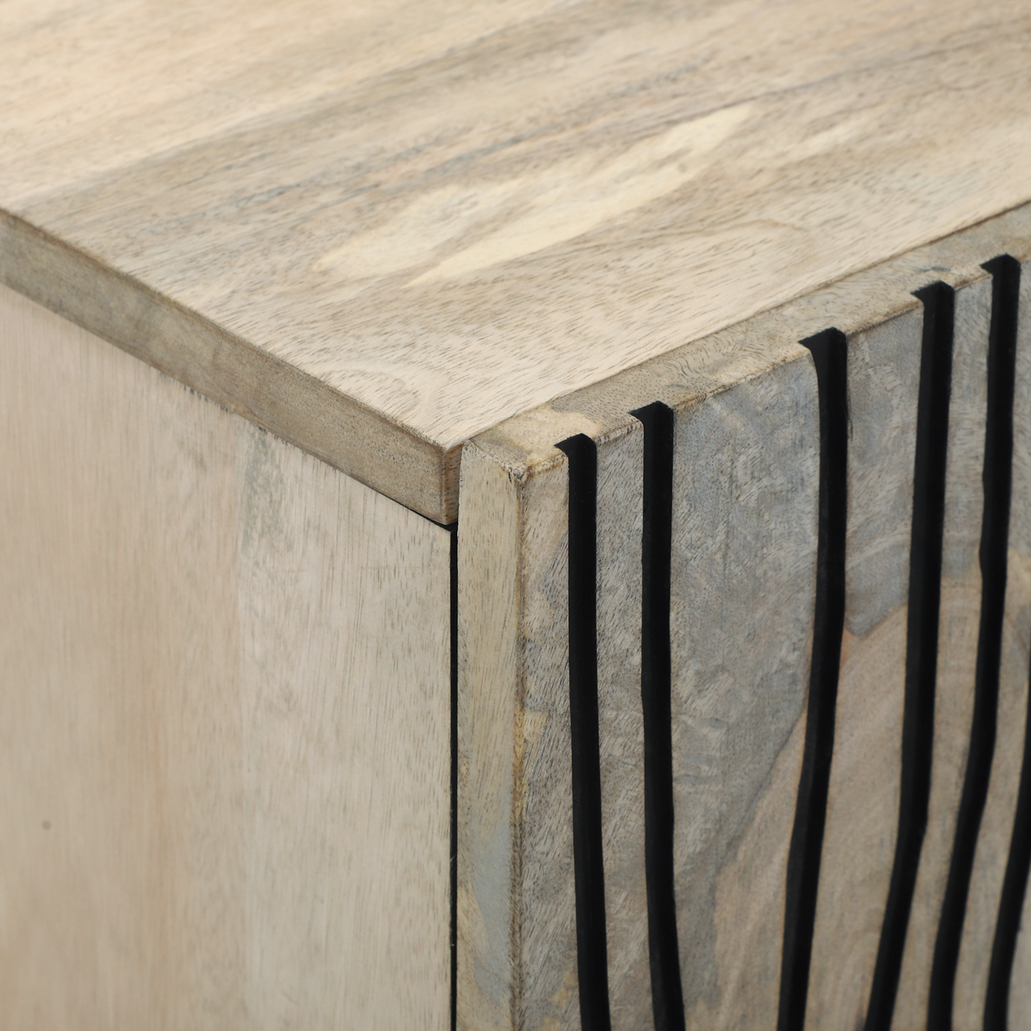 Skjenk Hvit og Svart